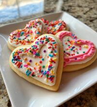 decorating valentines cookies